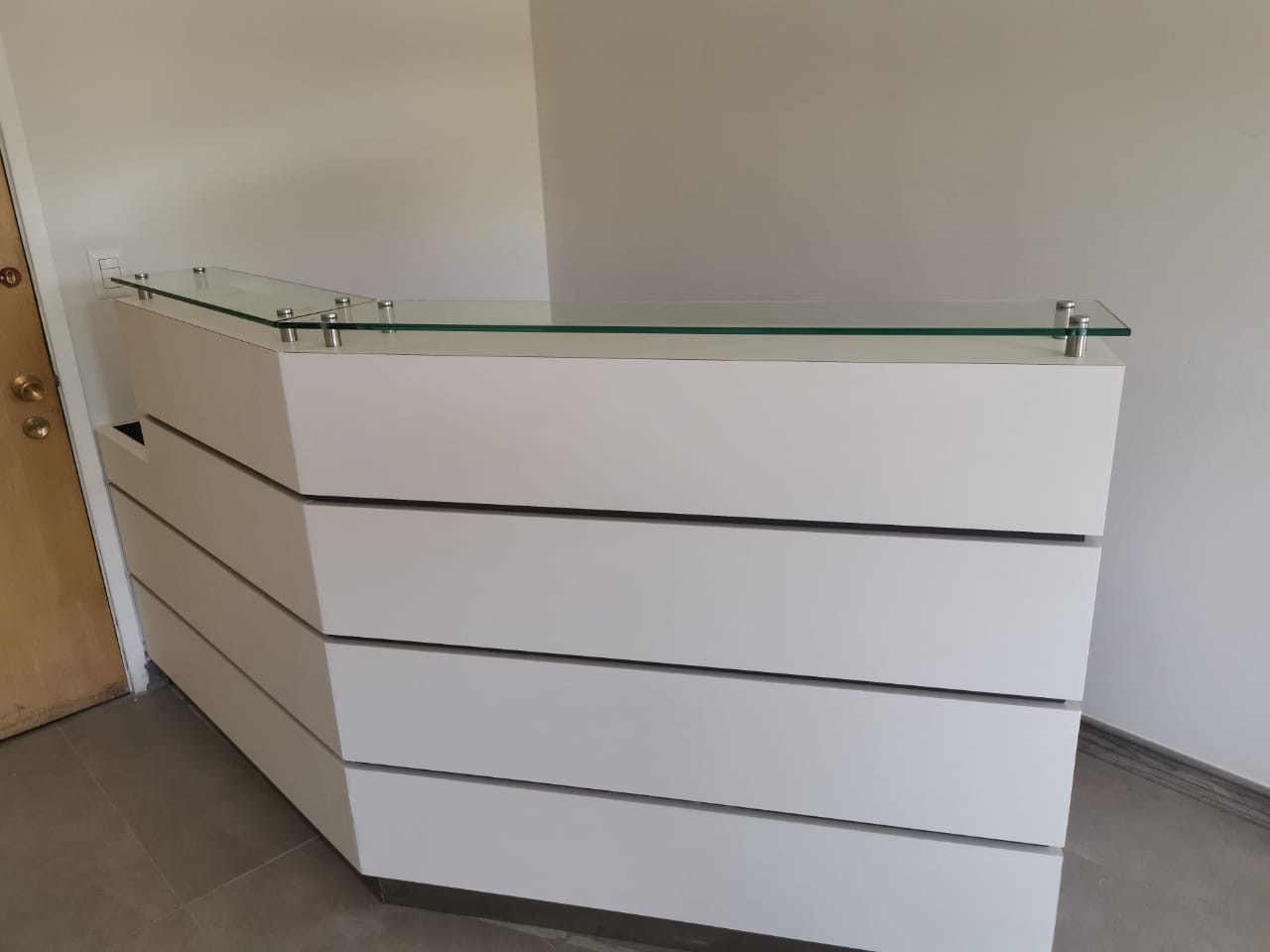 White reception counter with glass top